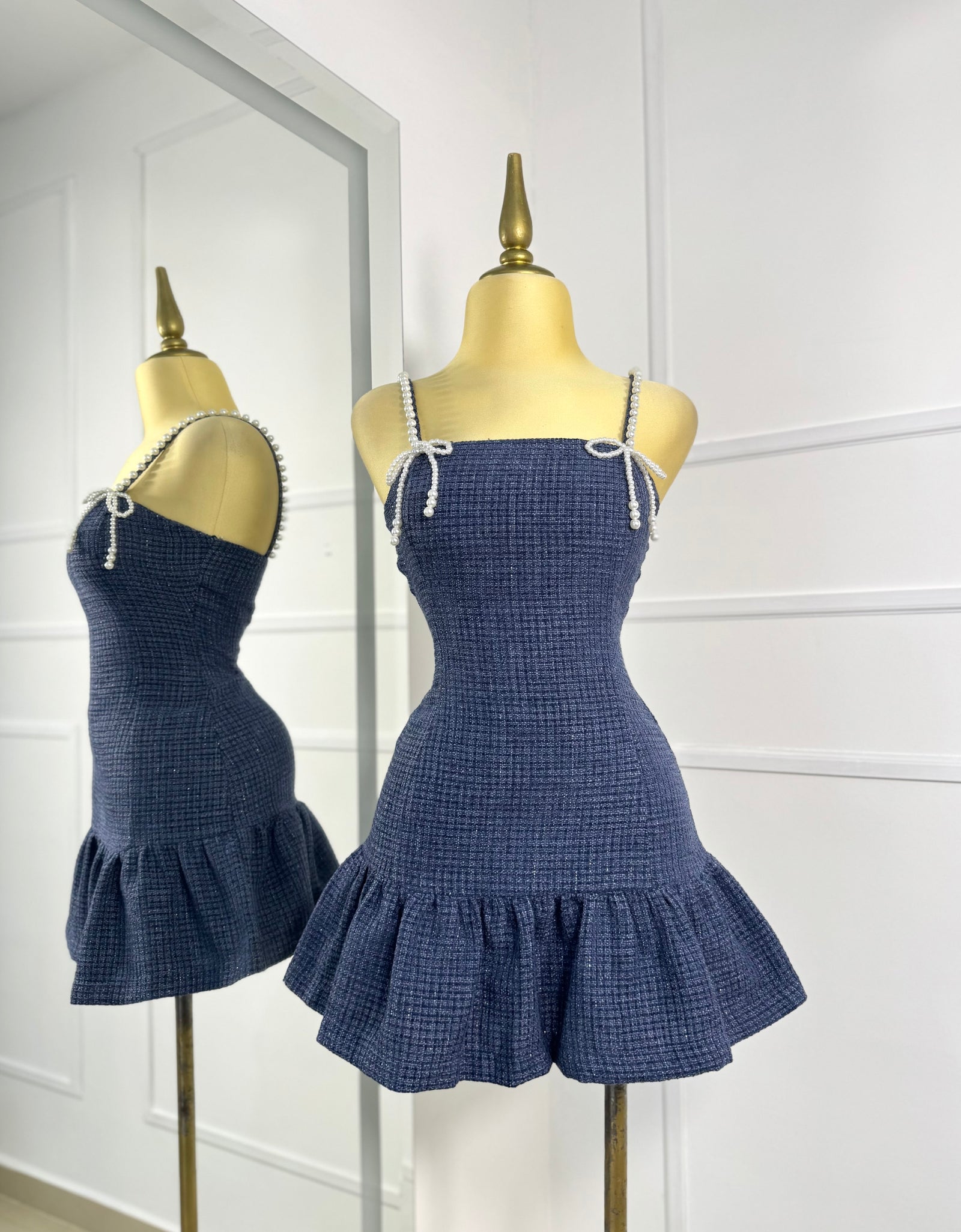 Vestido tweed azul con perlas