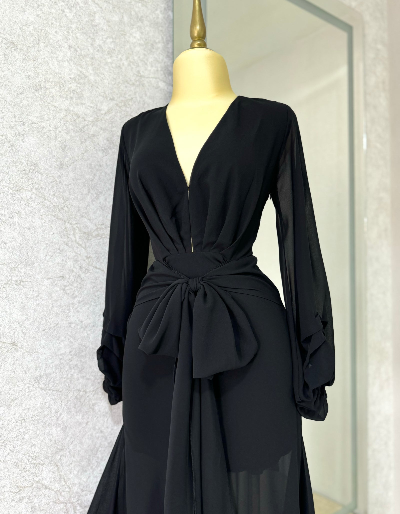 Vestido negro largo con listones