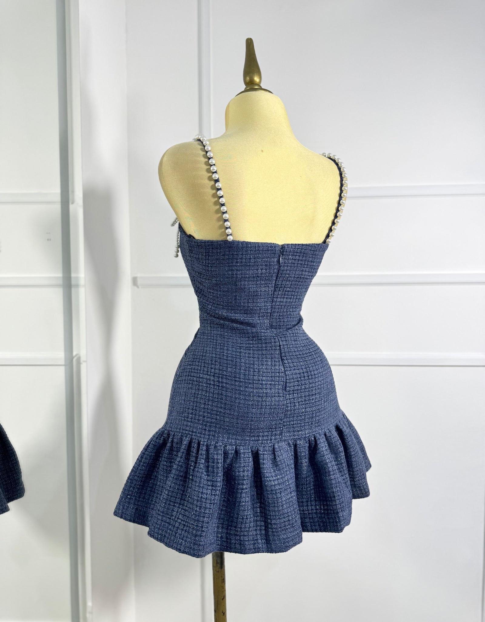 Vestido tweed azul con perlas