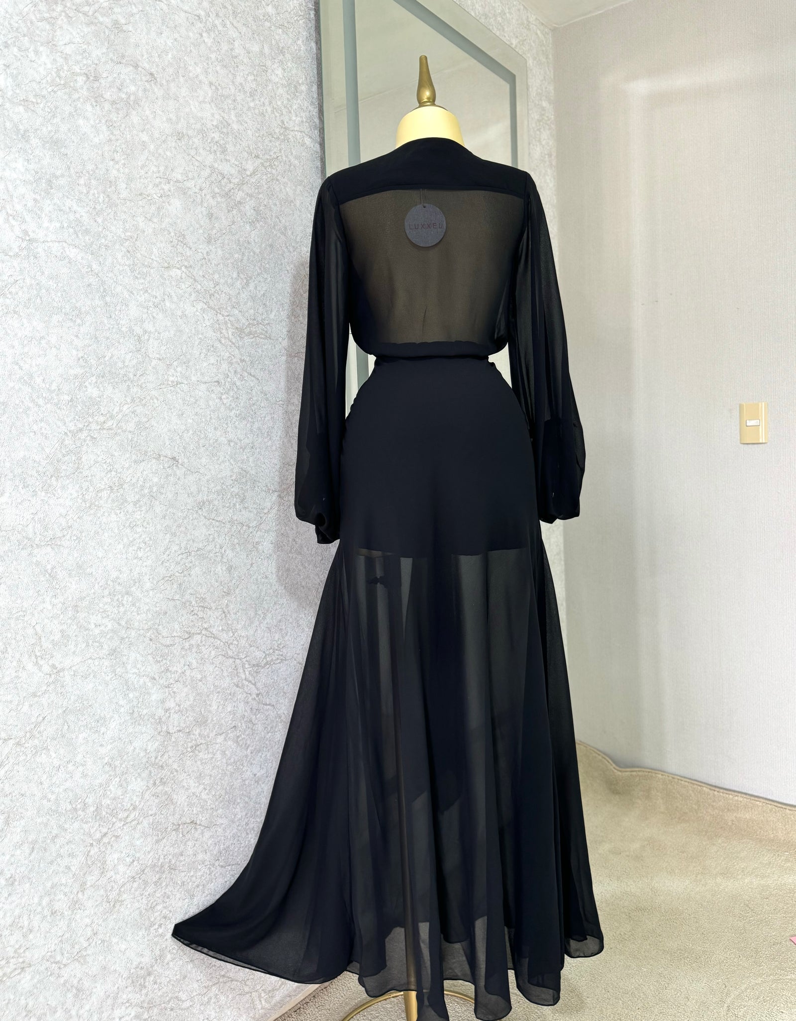 Vestido negro largo con listones