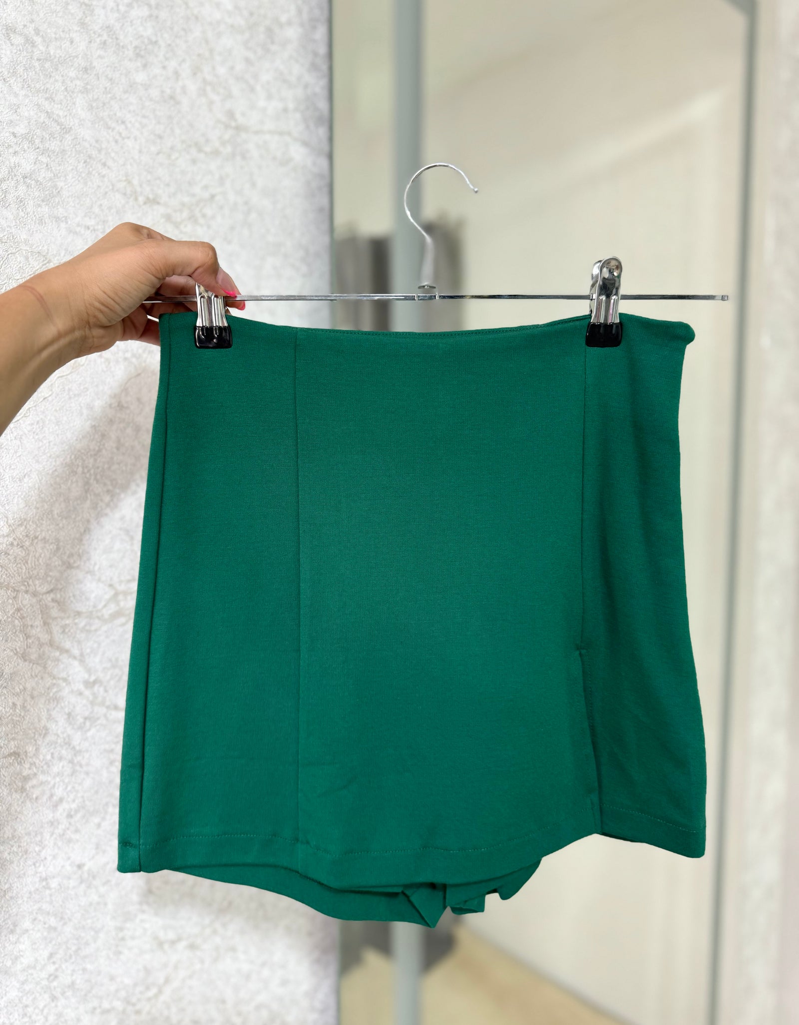 Short falda liso (verde y negro)