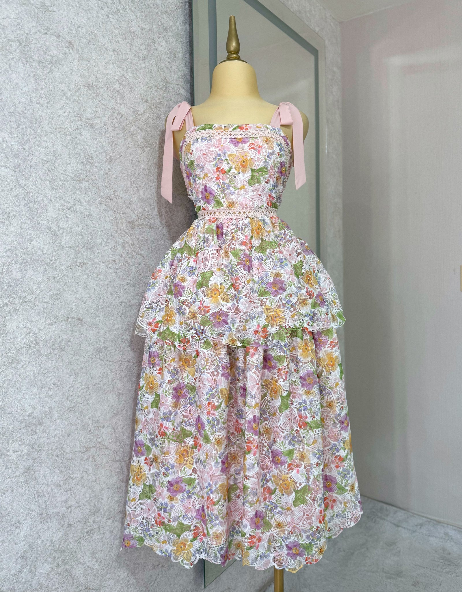 Vestido flores guipur midi