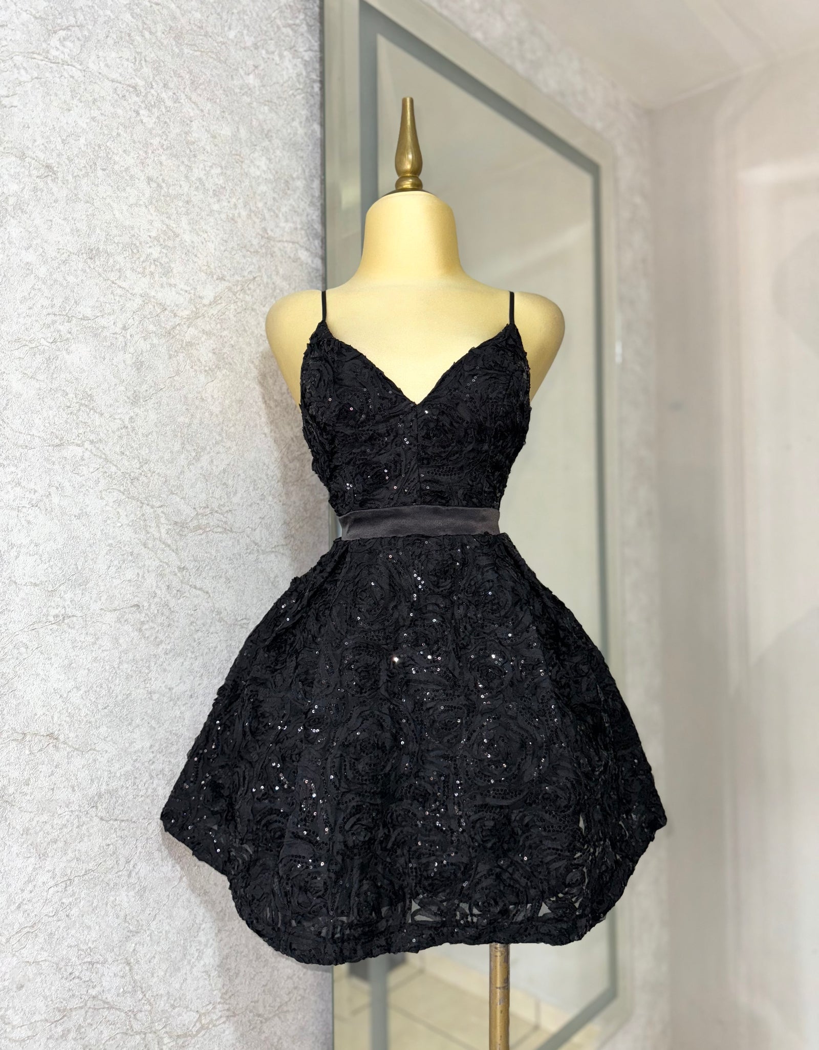 Vestido negro lentejuelas corte A