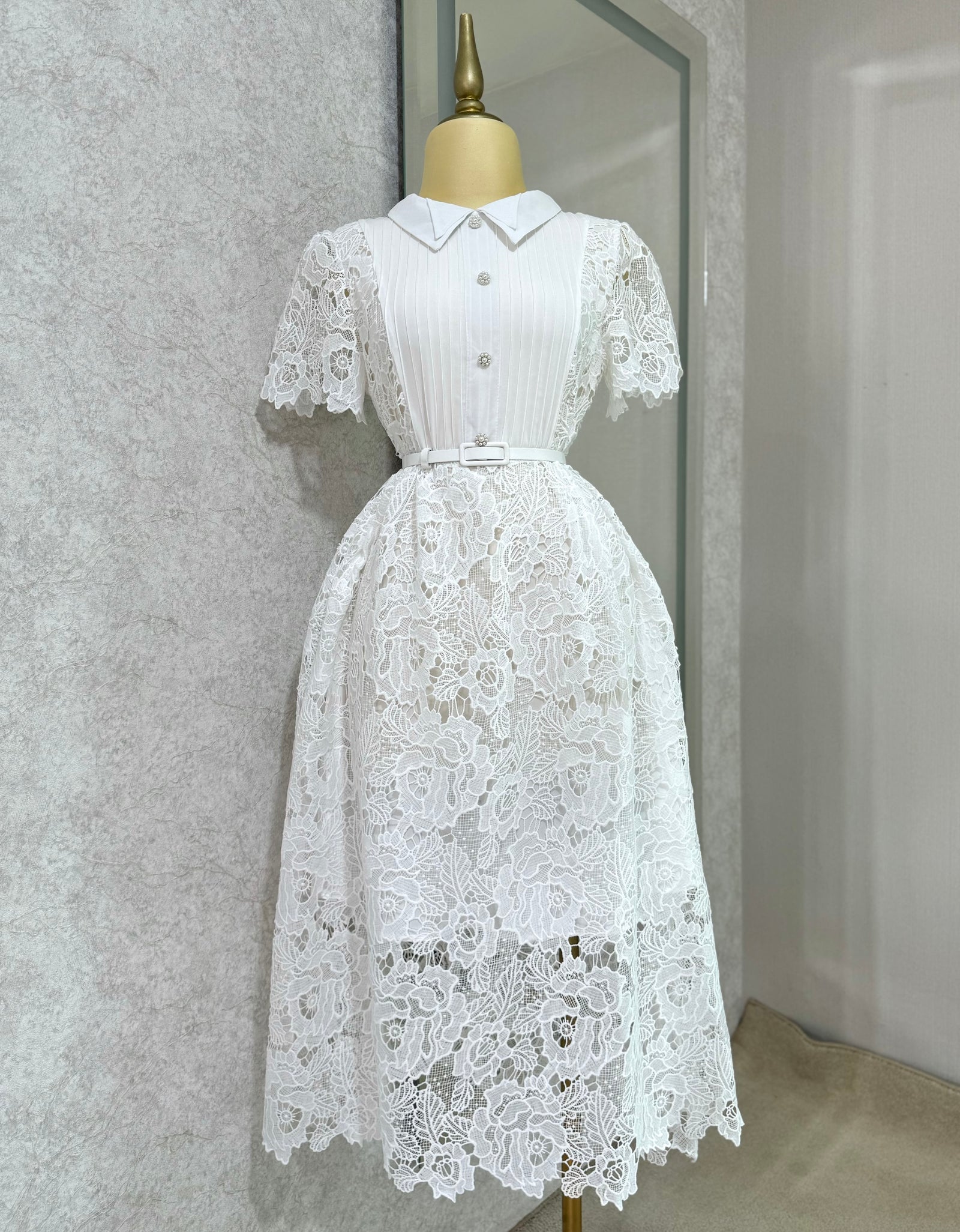 Vestido blanco guipur con cinto