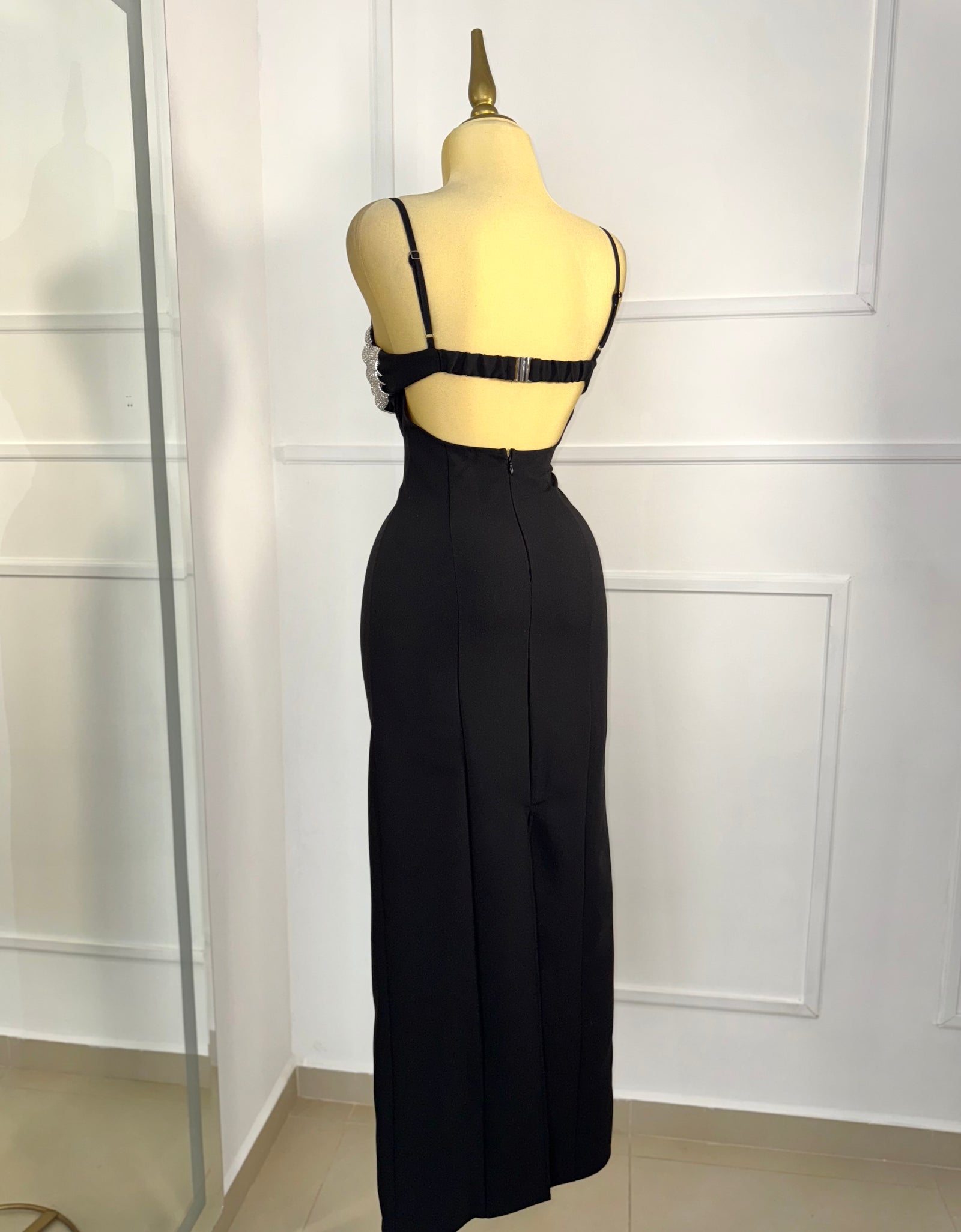 Vestido negro con pedrería