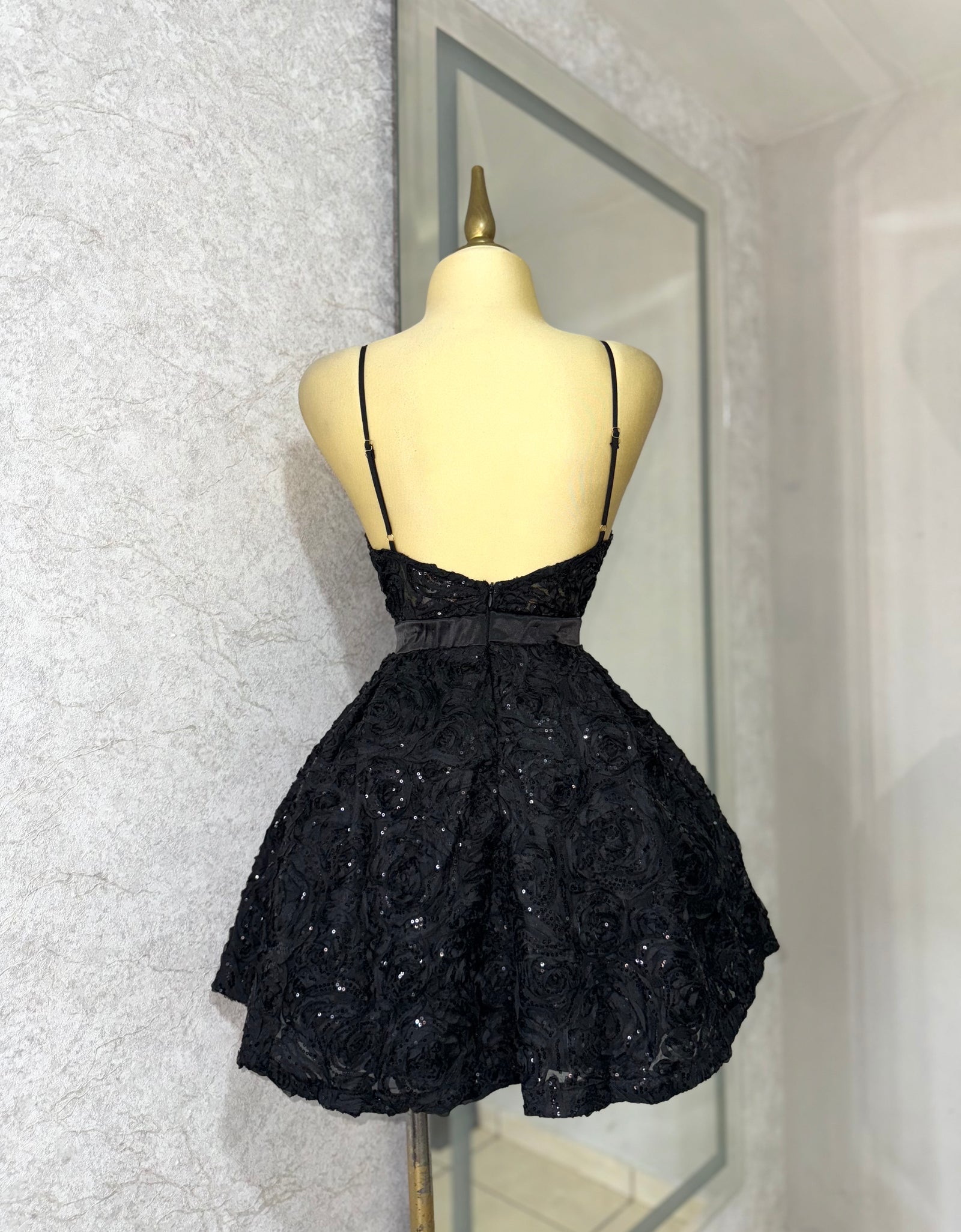 Vestido negro lentejuelas corte A