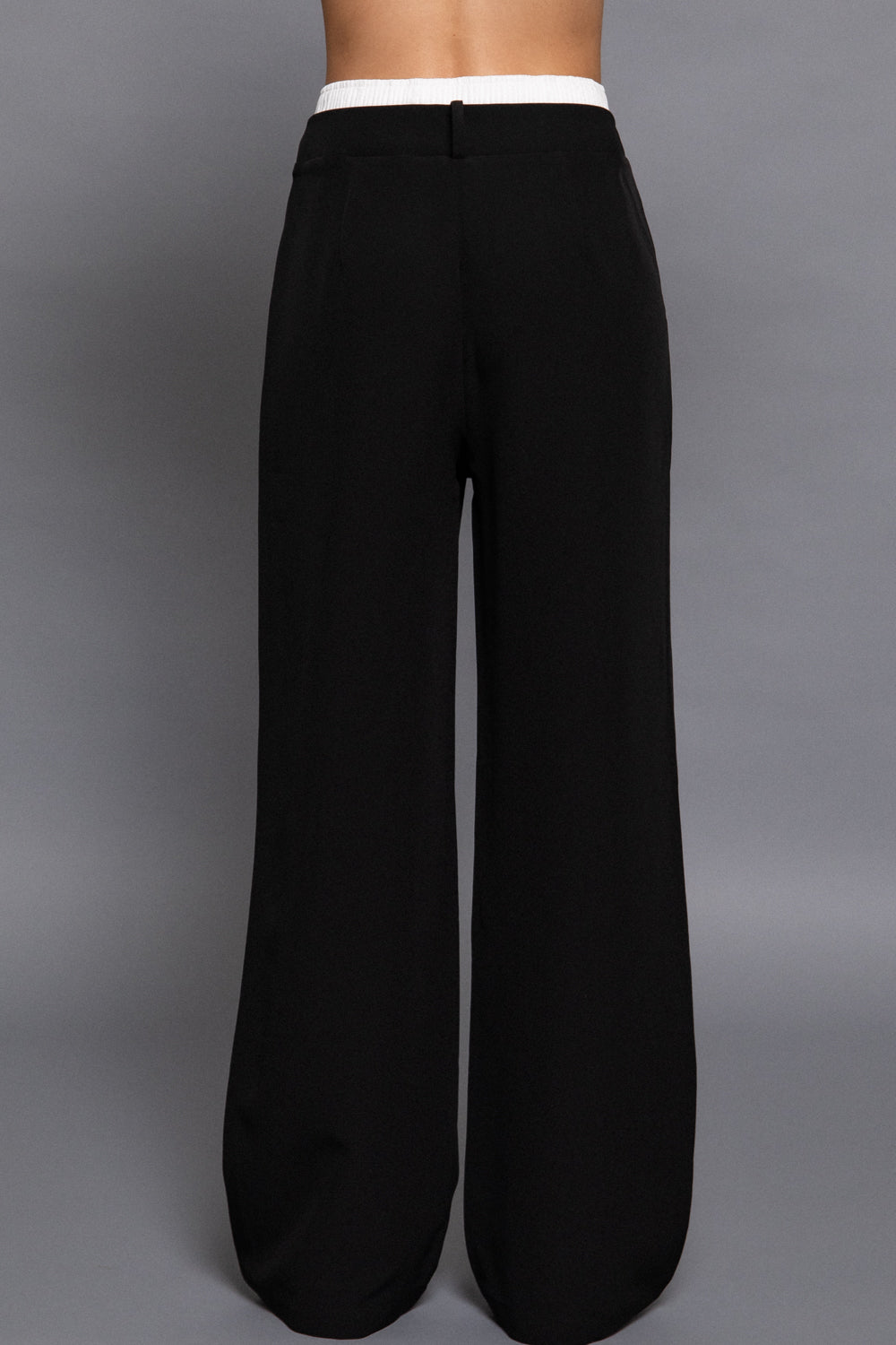 Pantalón negro con elástico