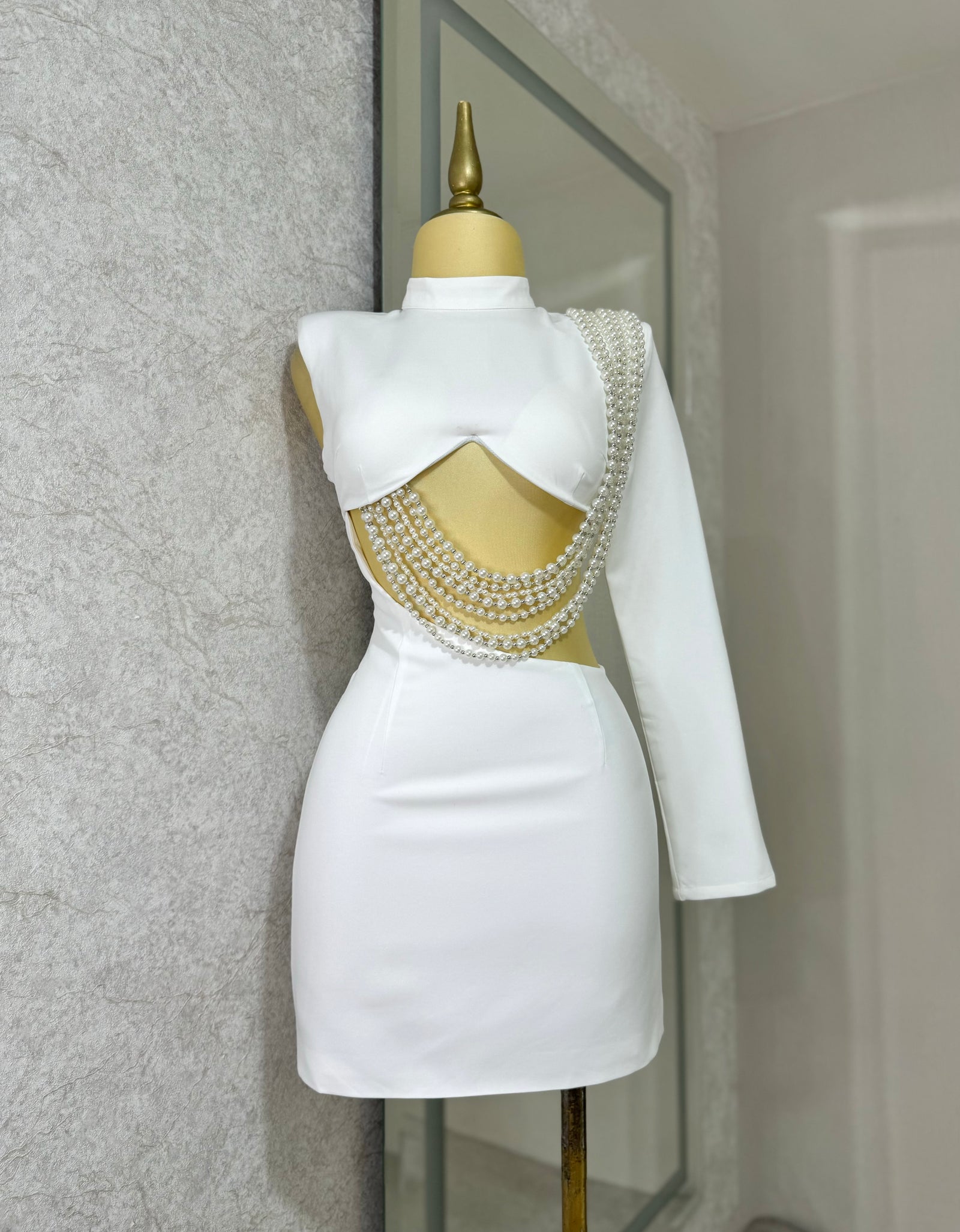 Vestido blanco pedrería con perlas